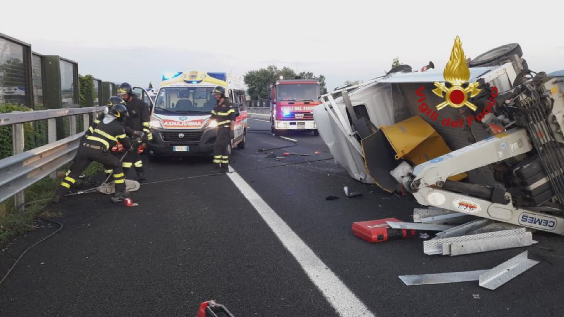 Incidente in A11, tre feriti