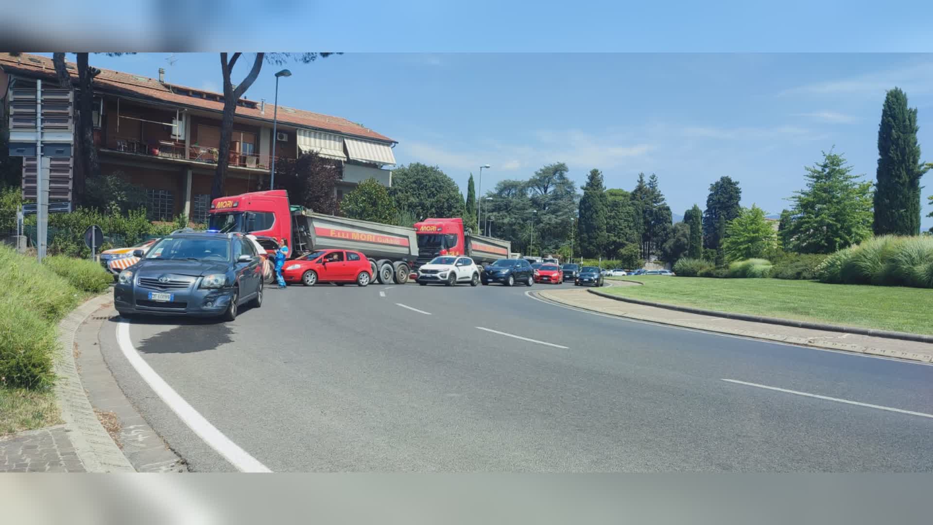 Pistoia. Incidente alla rotonda della Vergine