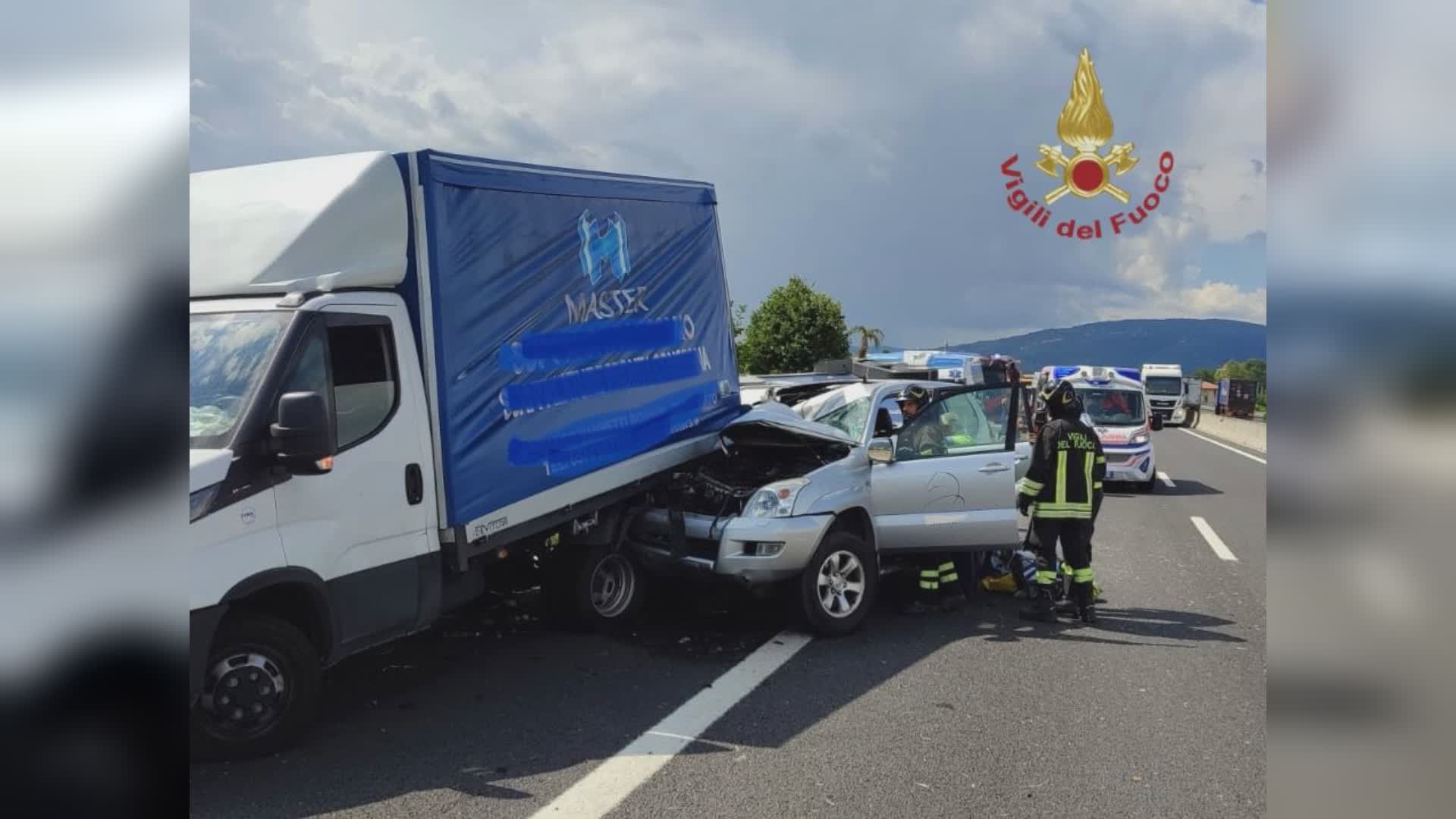 Incidente in autostrada fra Pistoia e Prato: 5 feriti