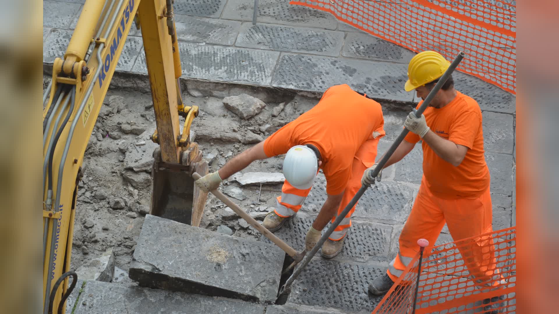 Pistoia: lavori al lastricato in via delle Colonne