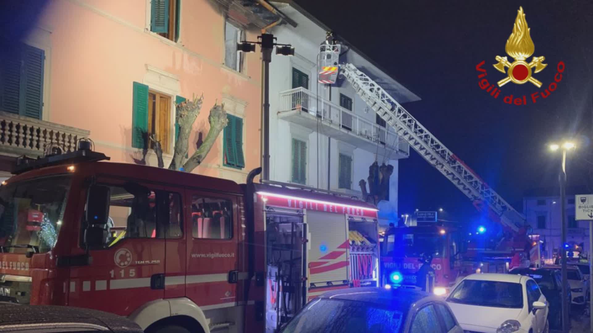 Cronaca: Montecatini, fuoco in un hotel (in aggiornamento)