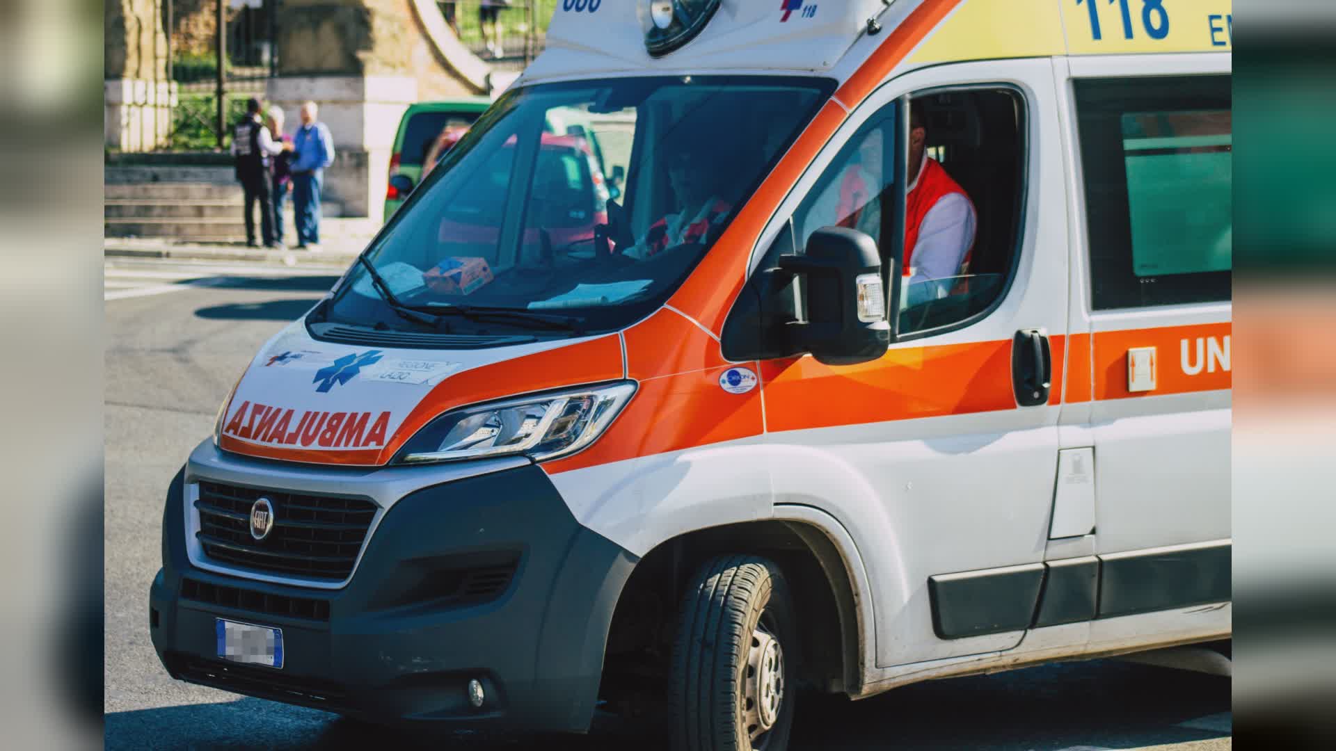 Lastra a Signa: moto contro bici, due morti