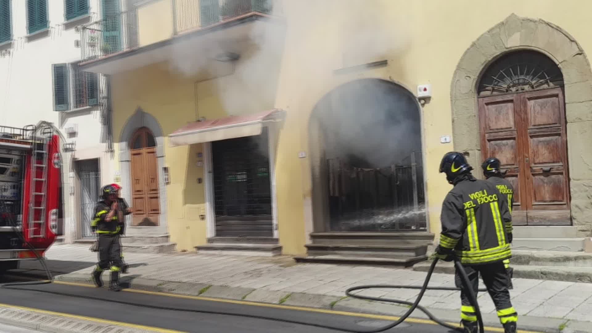 Pistoia. Fiamme in corso Silvano Fedi