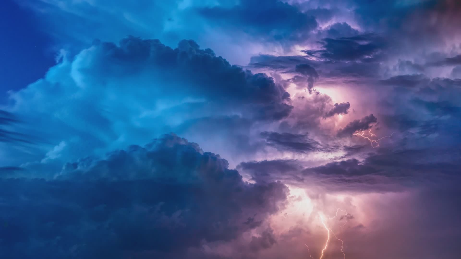 Meteo: Toscana, codice giallo per pioggia e temporali