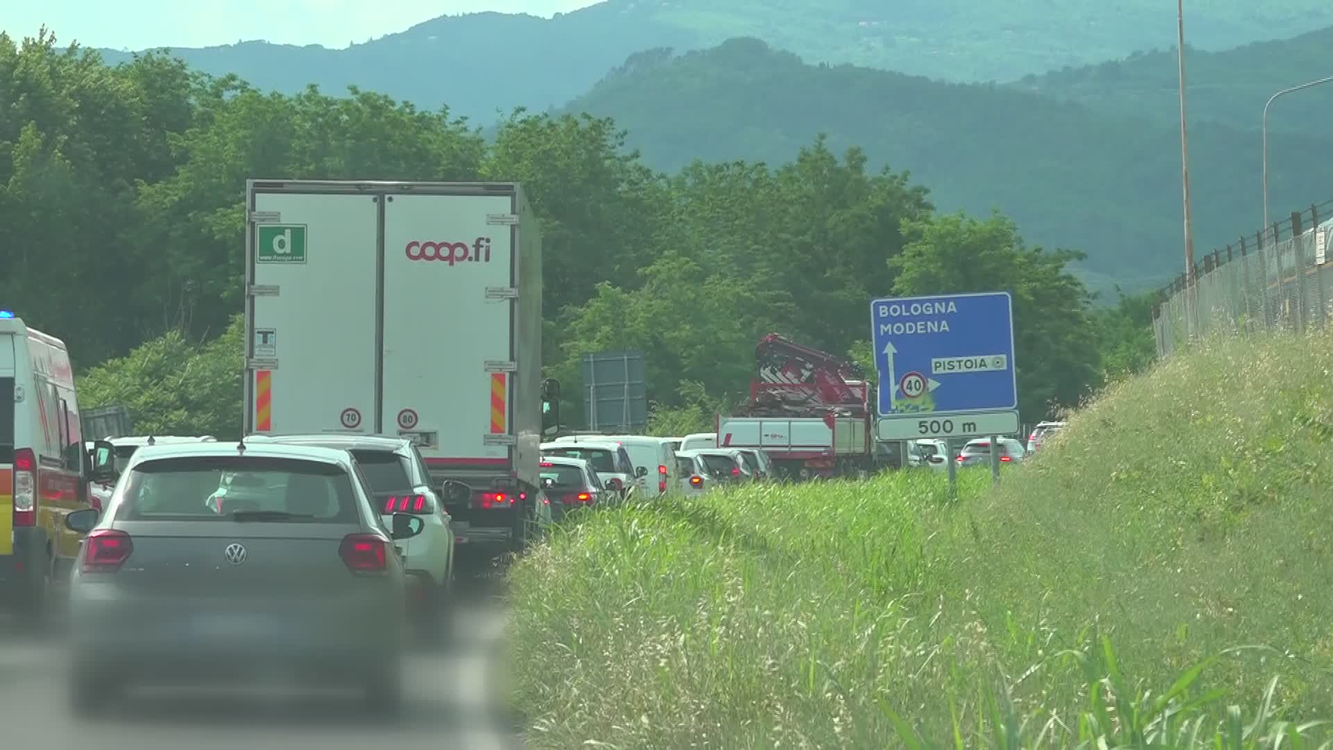 Traffico in tilt per due incidenti in a11 e in tangenziale