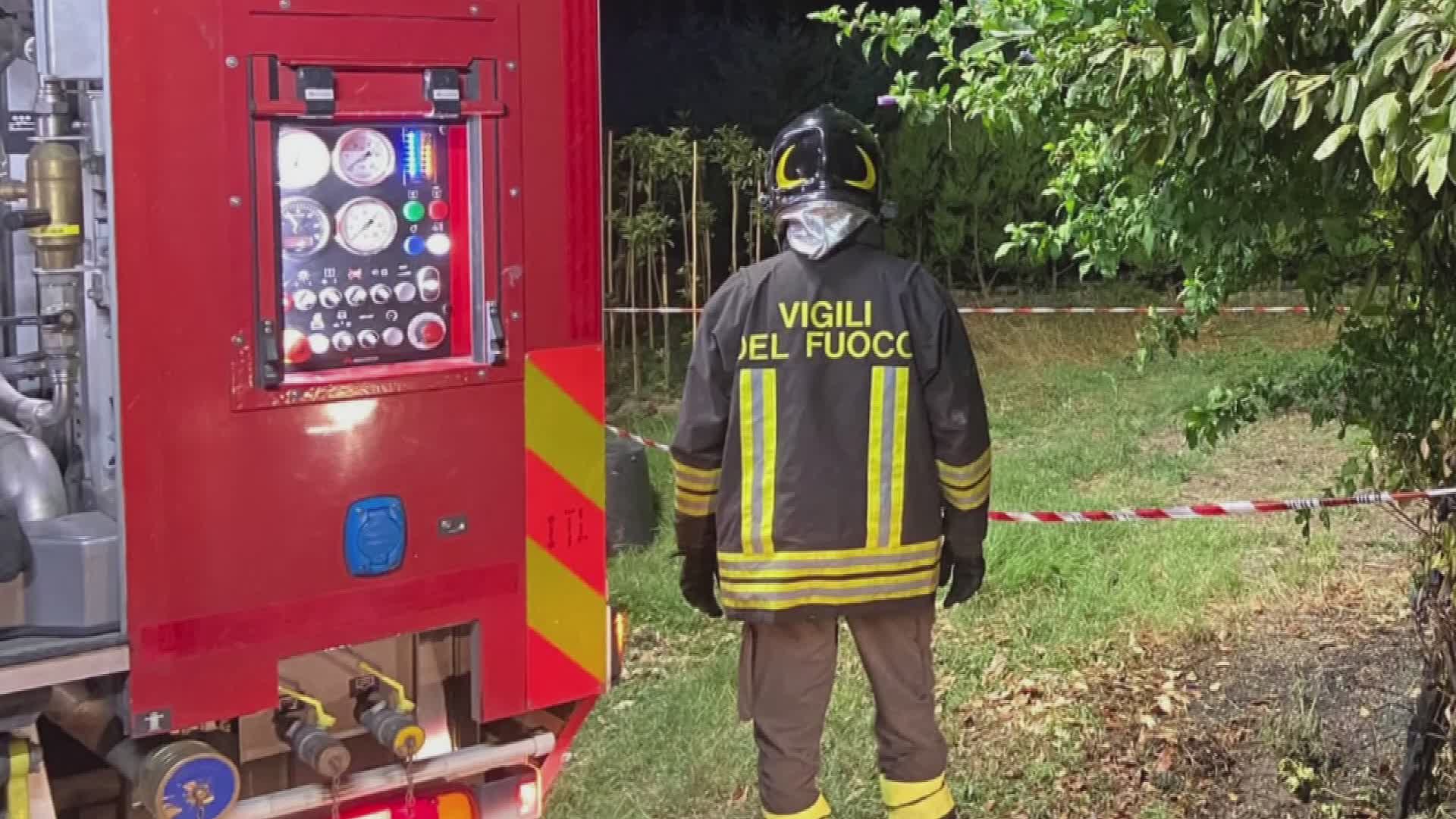 Quarrata - incendio in una rimessa agricola