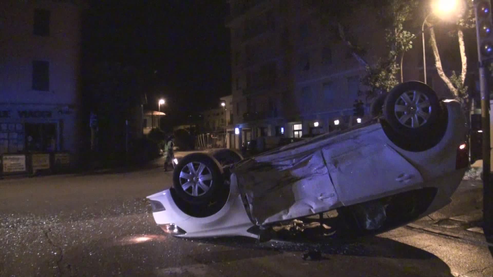 Pistoia: incidente a mezzanotte su Viale Adua