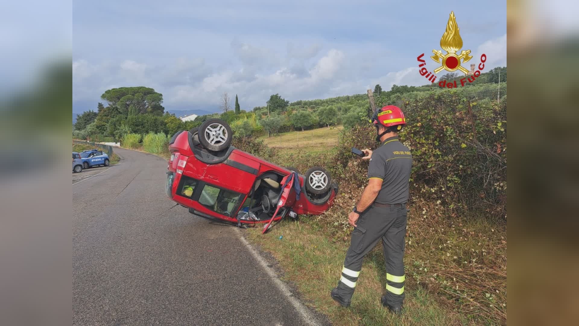 Pistoia: auto capovolta, due feriti