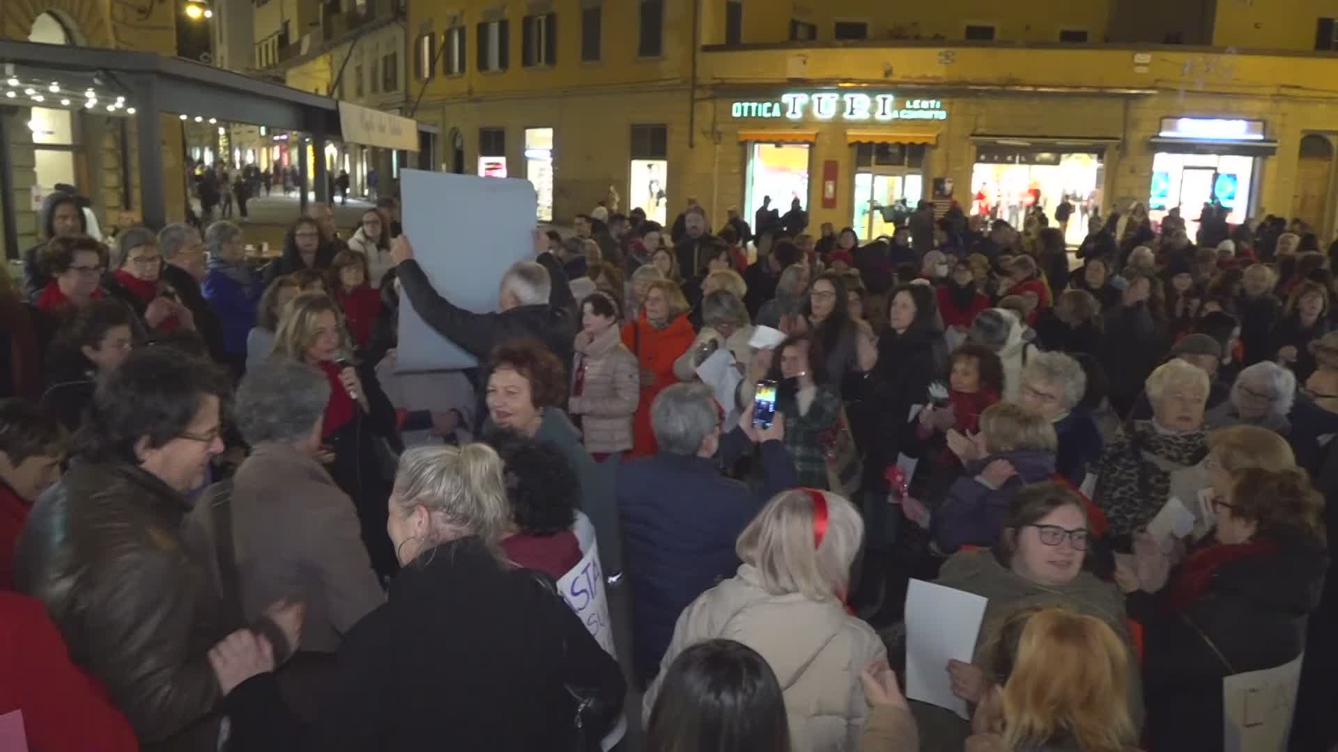 Manifestazione contro violenza sulle donne e per la pace