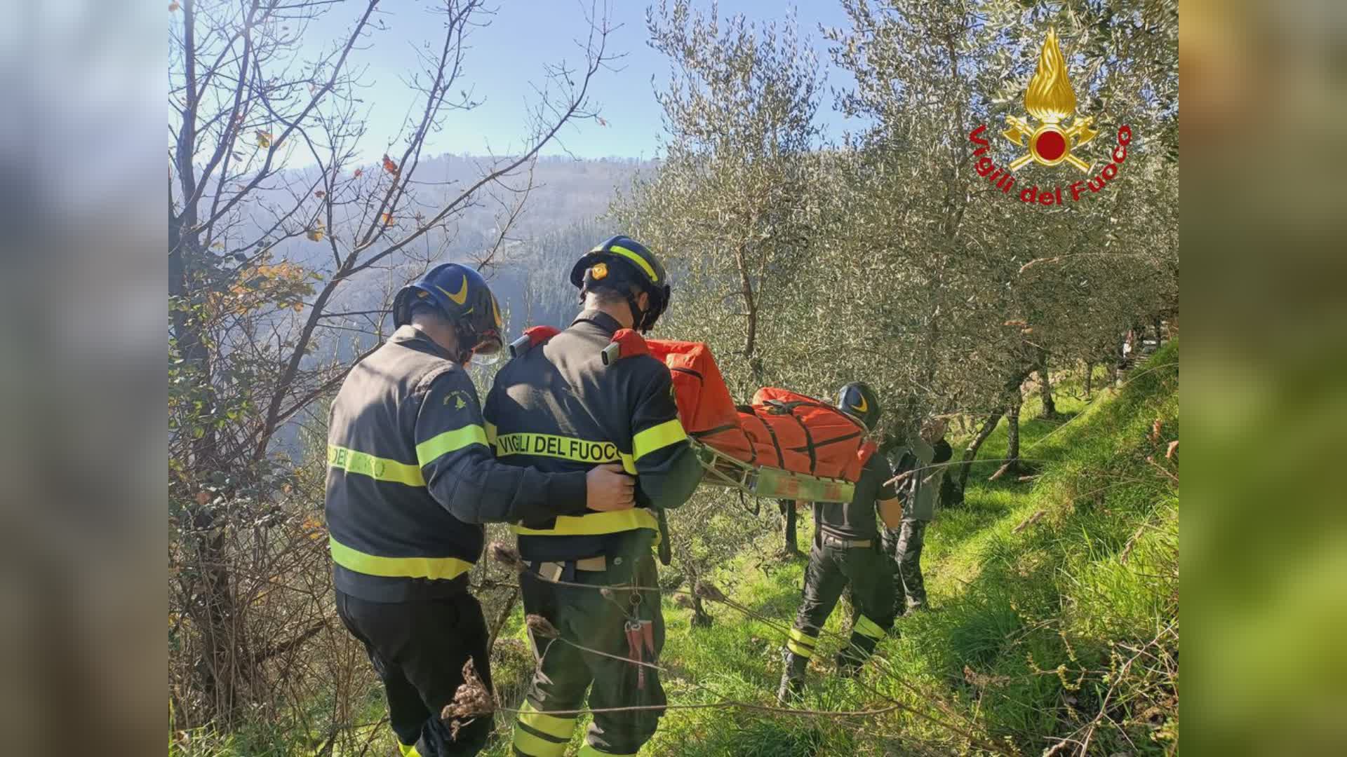 Statigliana (Pt): ciclista in un dirupo