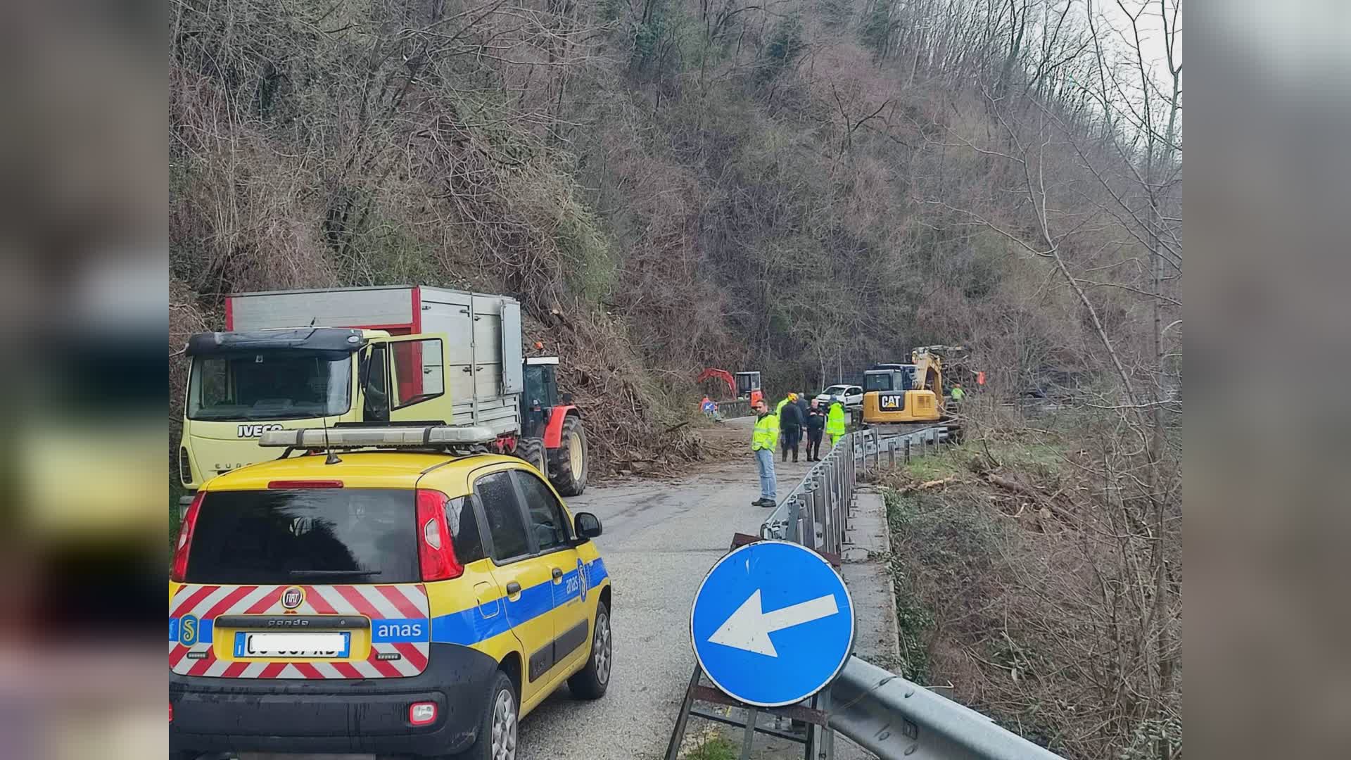 Montagna P.se: frana Statale 12, situazione difficile