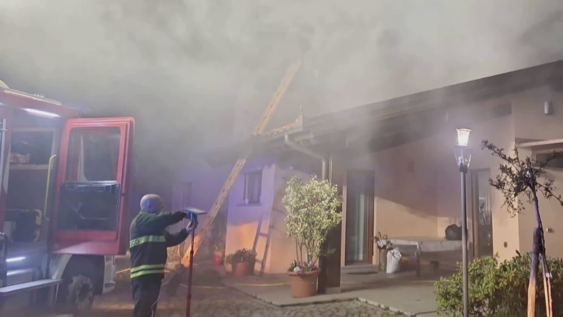 Incendio a Marliana, brucia una casa