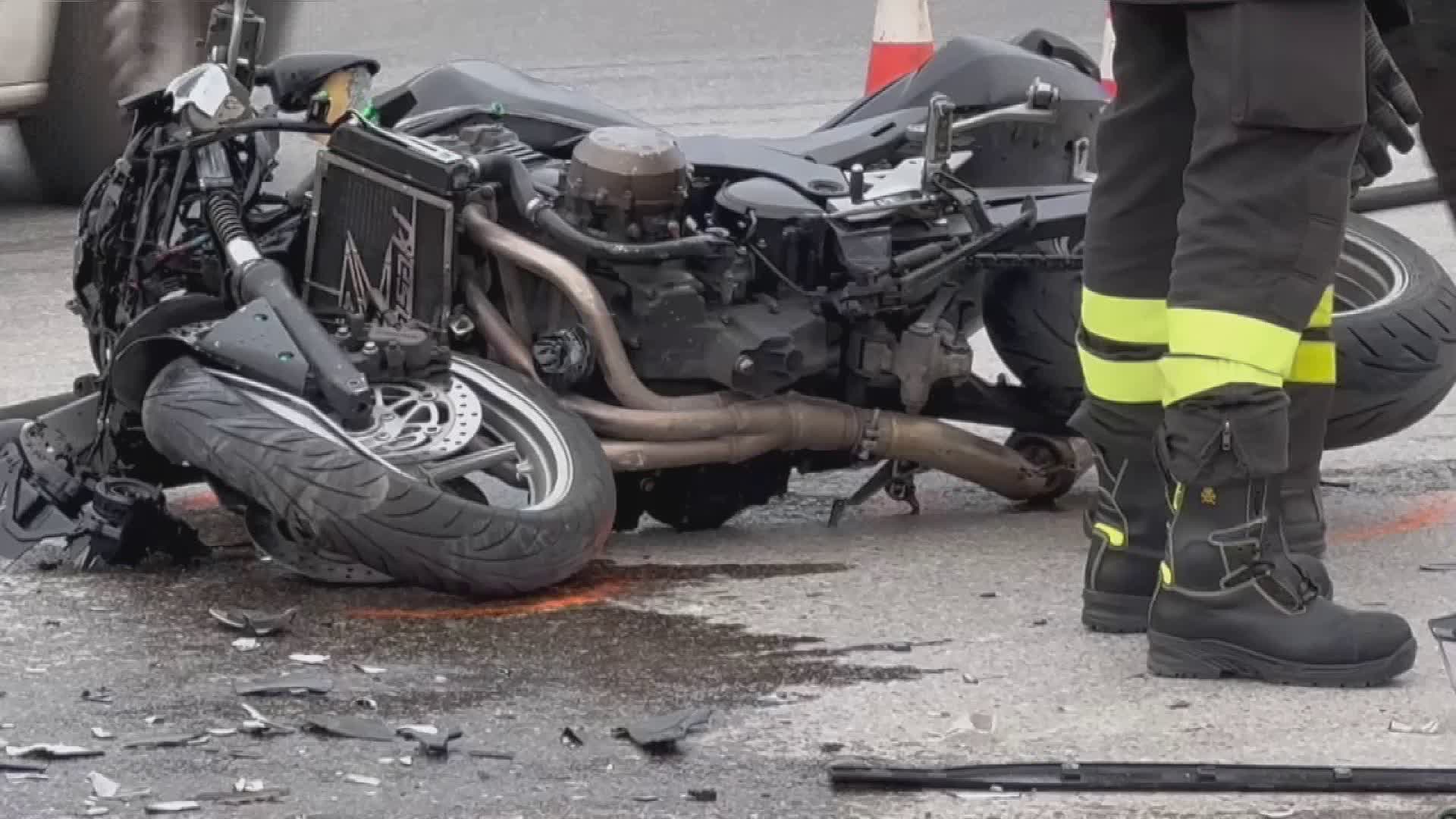 Grave incidente stradale a Serravalle, ferito motociclista