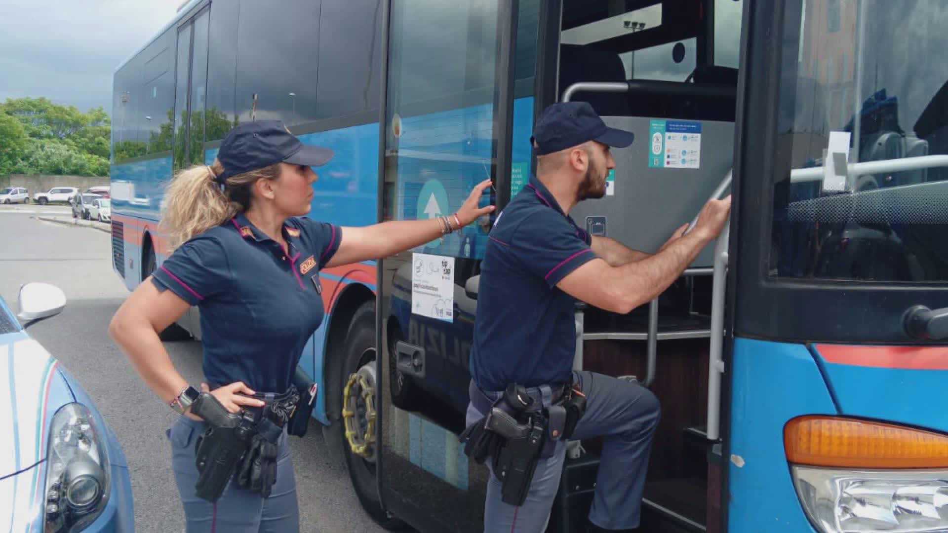 Cronaca: poliziotti sui pullman per due episodi spiacevoli