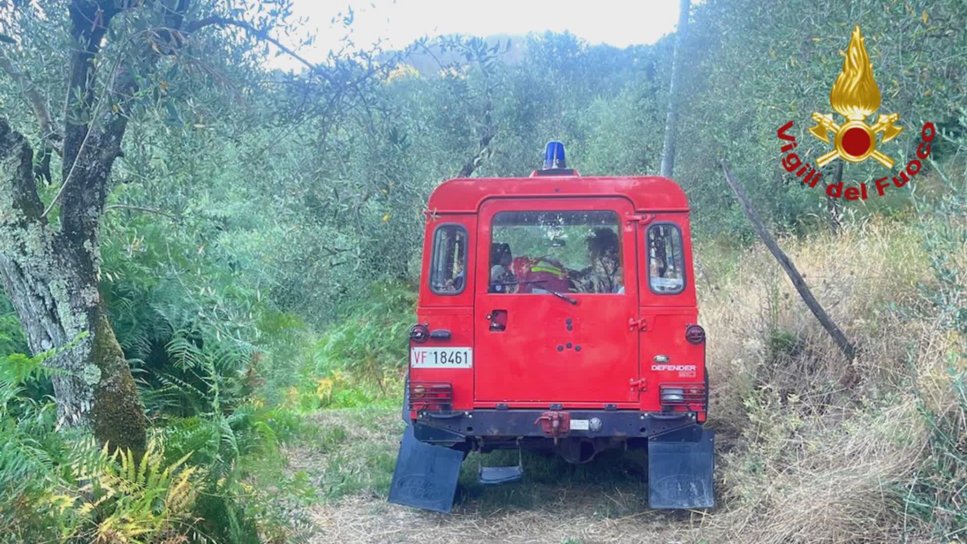 Pescia: si ribalta col trattore, conseguenze non gravi