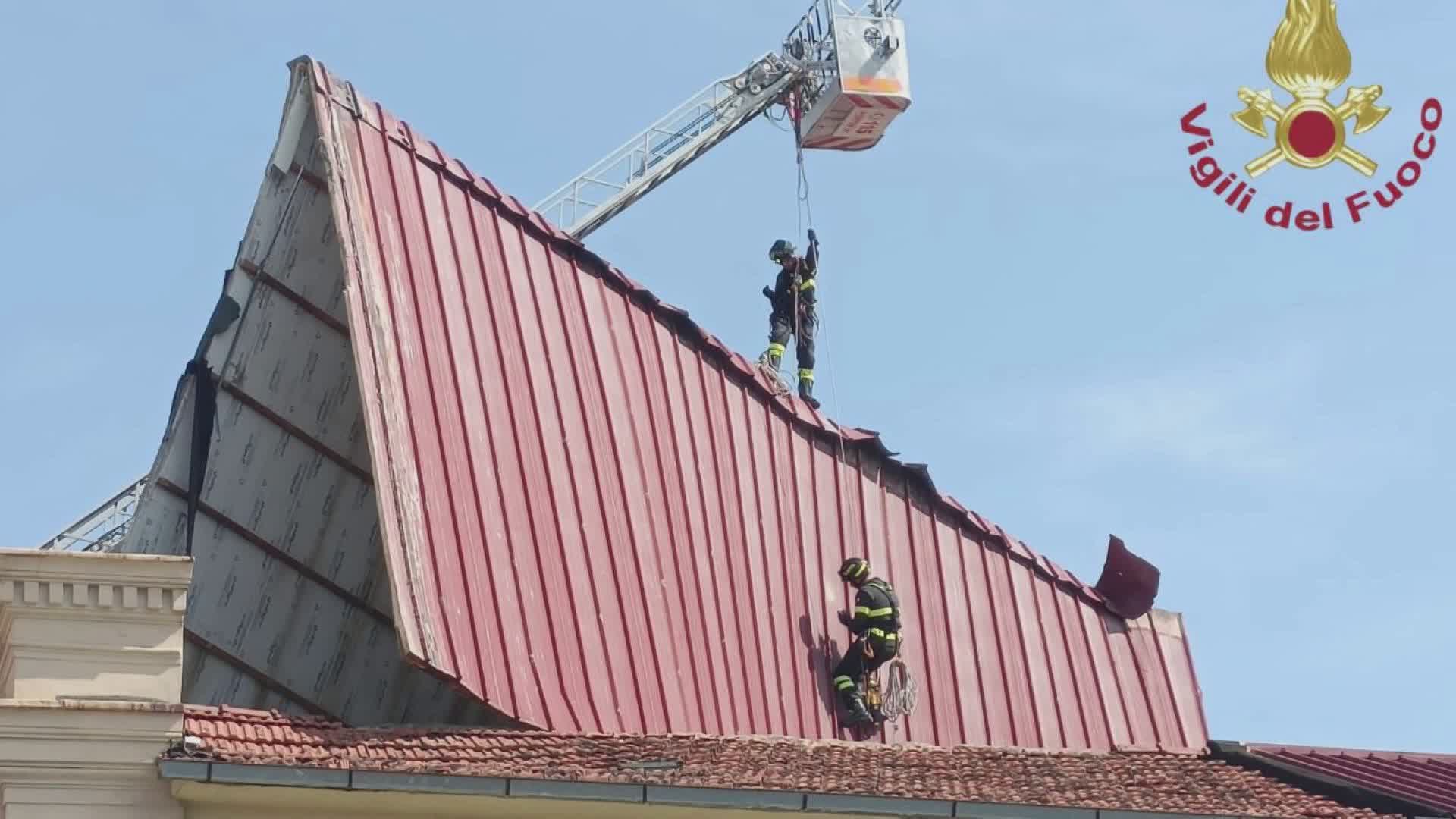 Pistoia: Vigili del Fuoco, intervento su copertura stabile