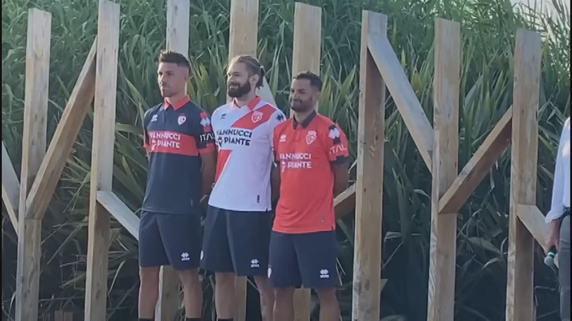 Calcio D - Pistoiese, presentate le nuove maglie