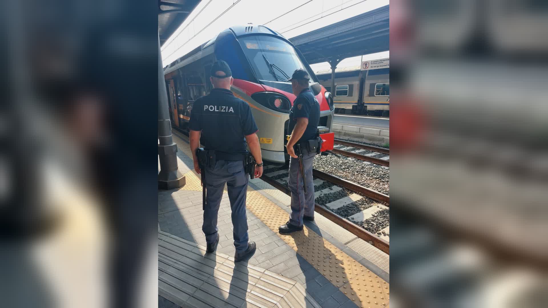 Doveva essere in carcere, ma era alla stazione. Arrestato