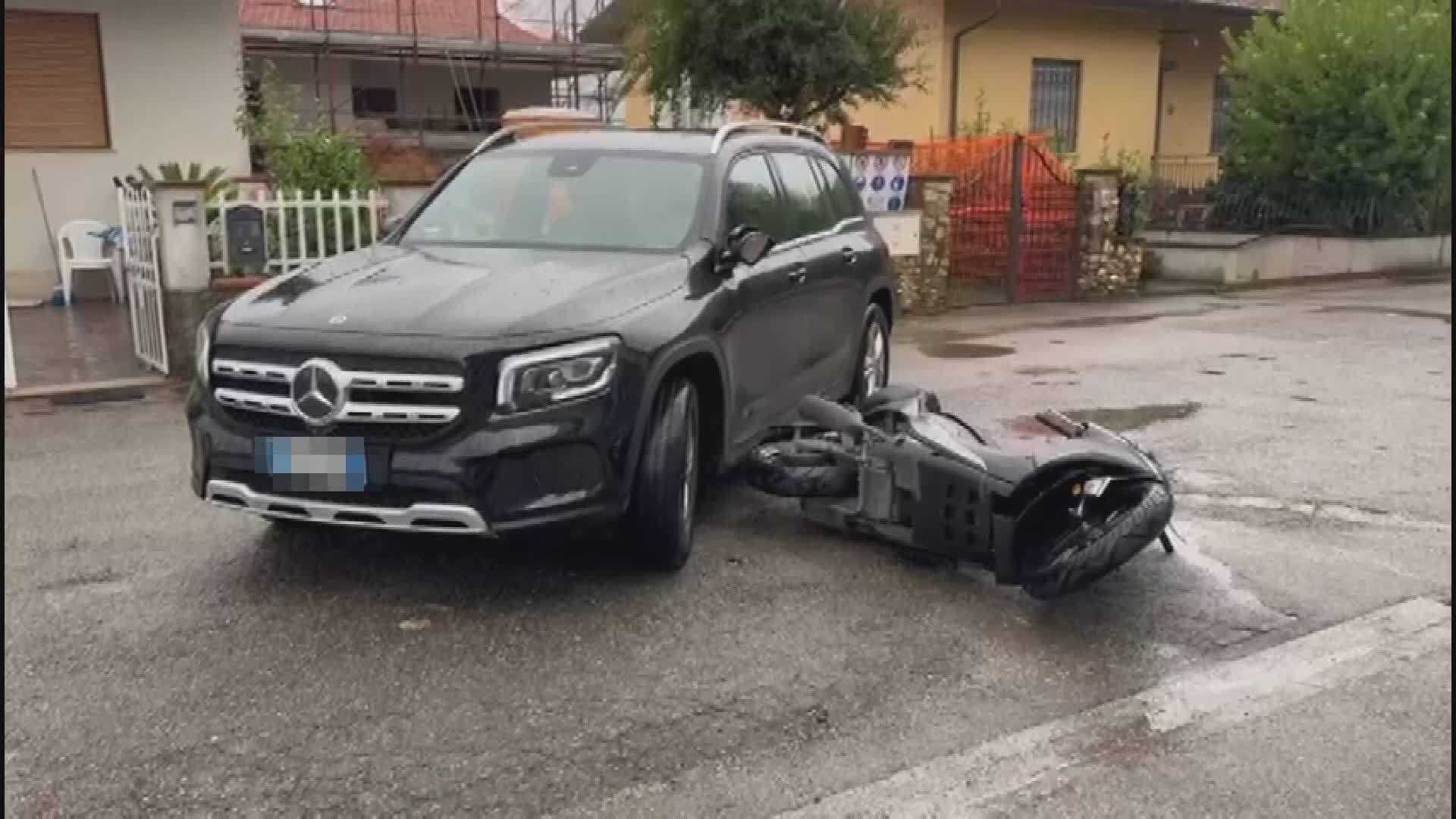 Coinvolto in due incidenti con una moto rubata