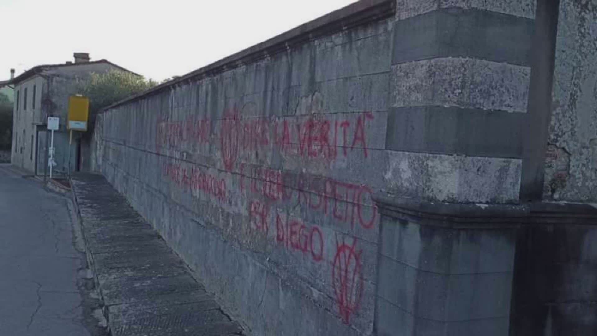 Pescia: scritte no vax sui muri del cimitero, è la 2a volta