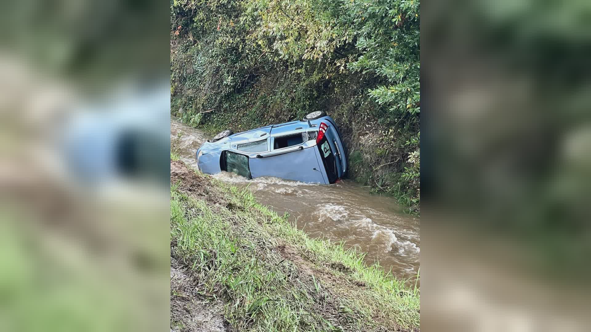 Pistoia: auto nel fosso, un ferito lieve