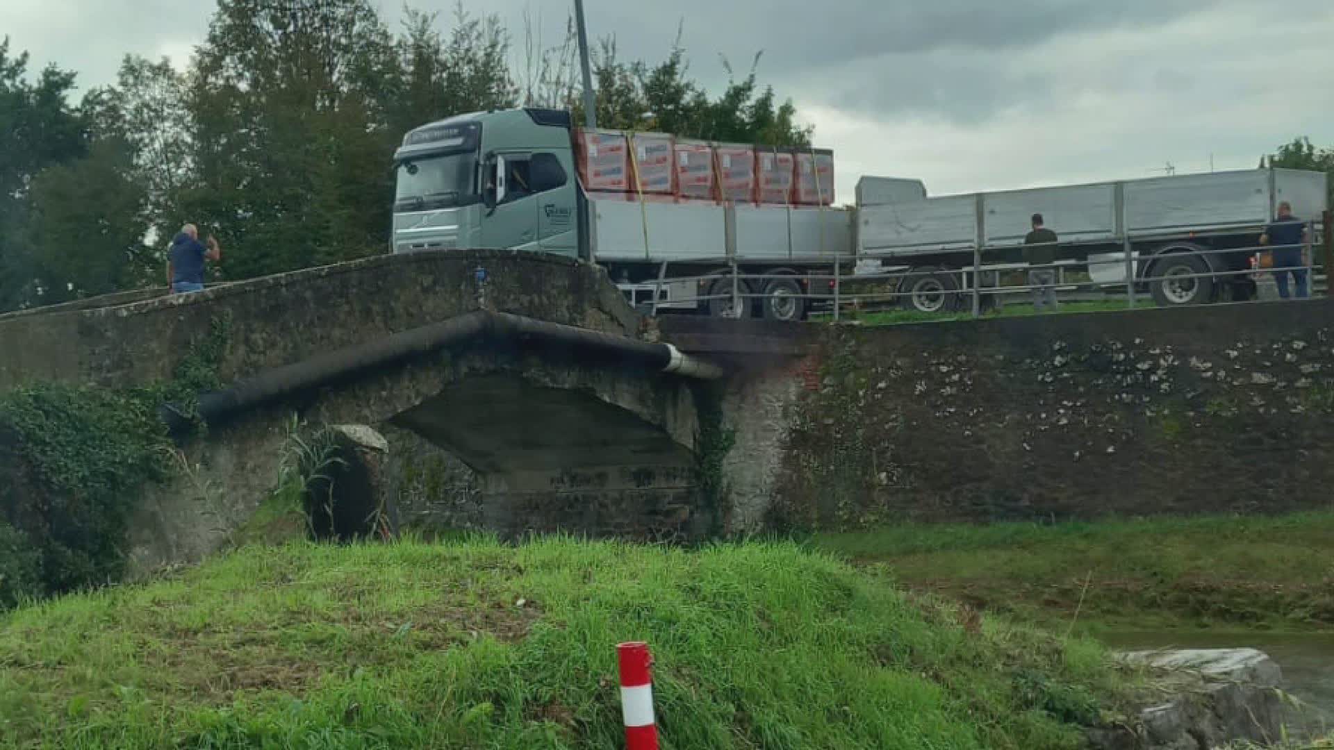 Chiusura ponte sulla Bure, caos a Chiesina Montalese