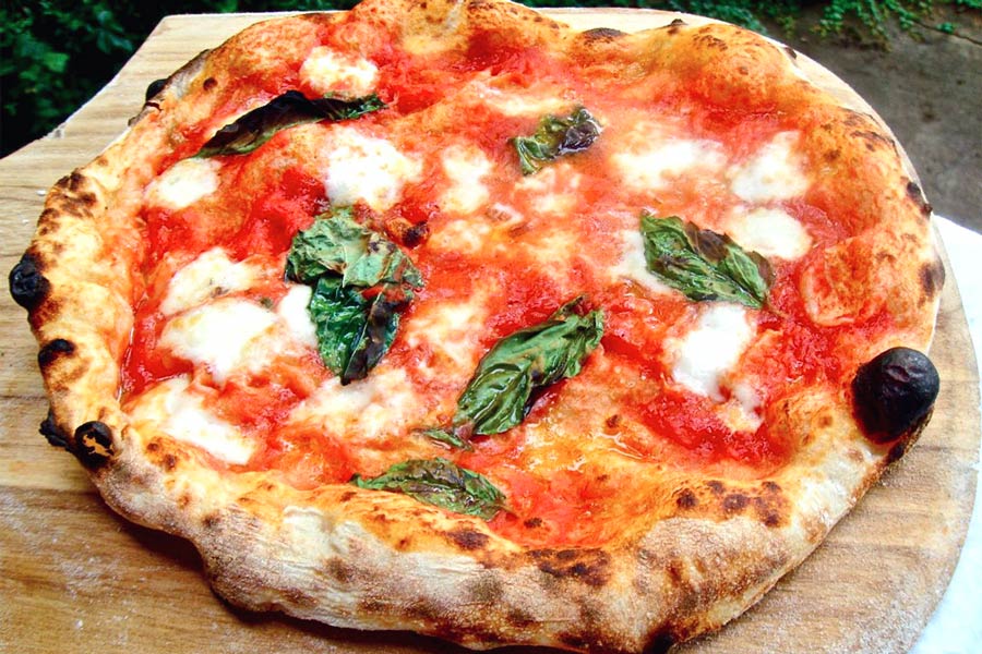 A Pistoia sfida gastronomica tra pizza e bollicine