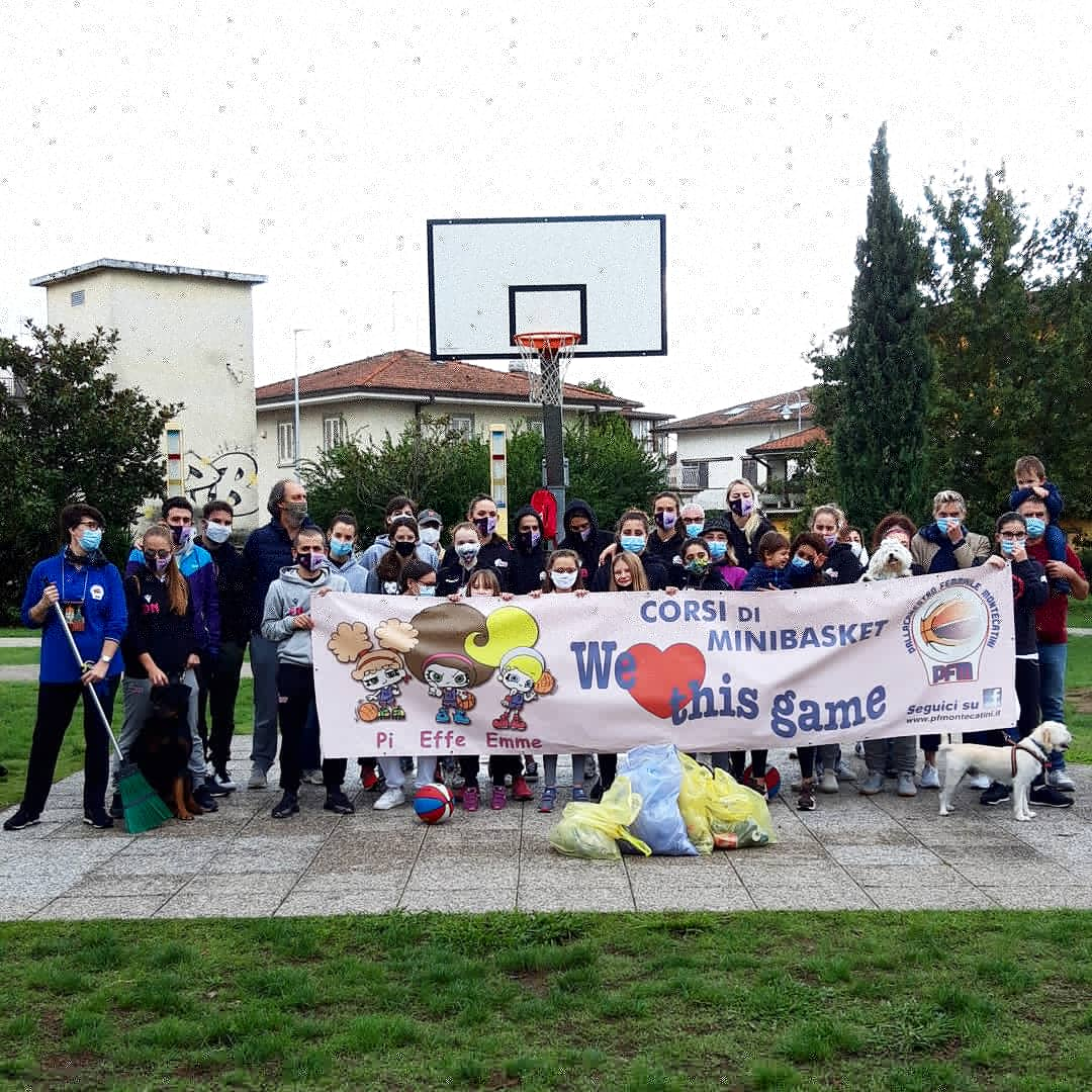A Montecatini le ragazze della pallacanestro ripuliscono un parco