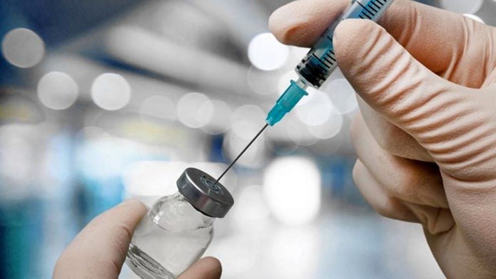 Vaccino anti Covid, prenotazioni aperte per operatori sanitari e Rsa
