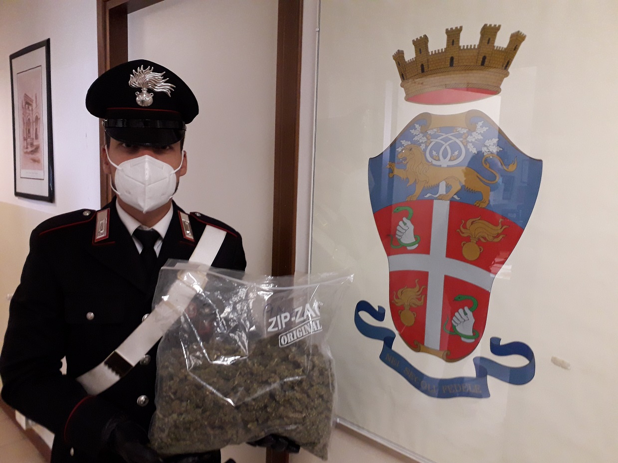 Cronaca, Carabinieri: due arresti per possesso di droga