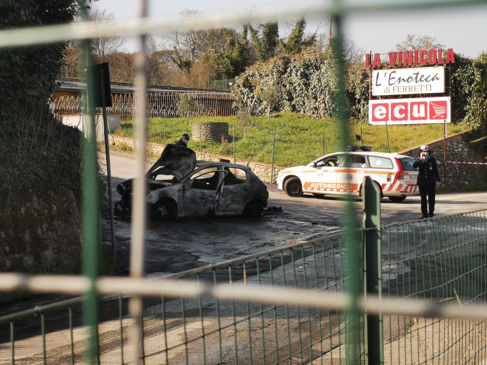 Pistoia: auto in fiamme in via di Valdibrana, chiesto l'intervento di Pegaso