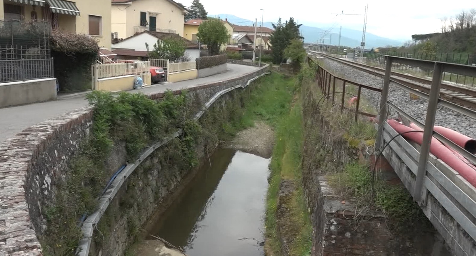 ​Raddoppio e binari vicino le case, caso in Regione