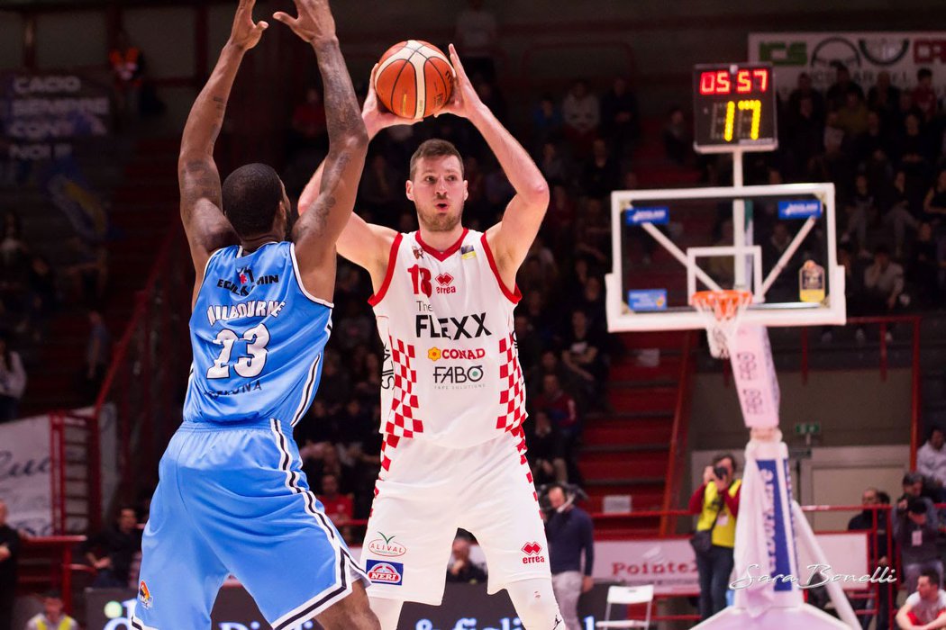 ​News Sport. Basket: Daniele Magro torna a Pistoia.