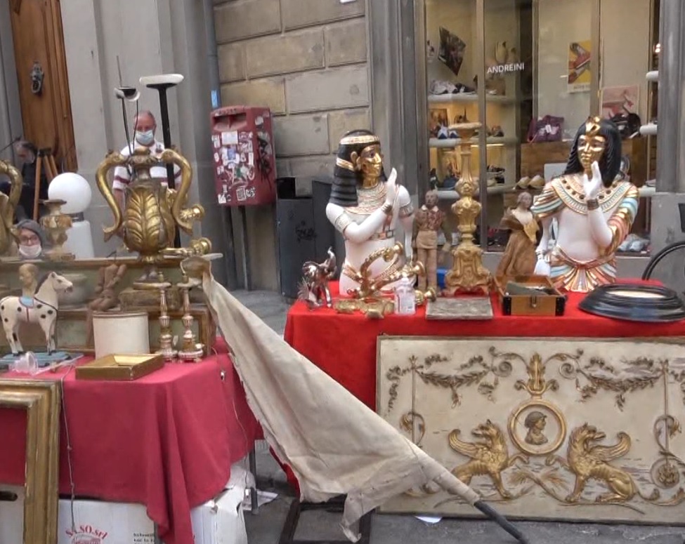 Domenica a Pistoia torna il mercato dell'antiquariato