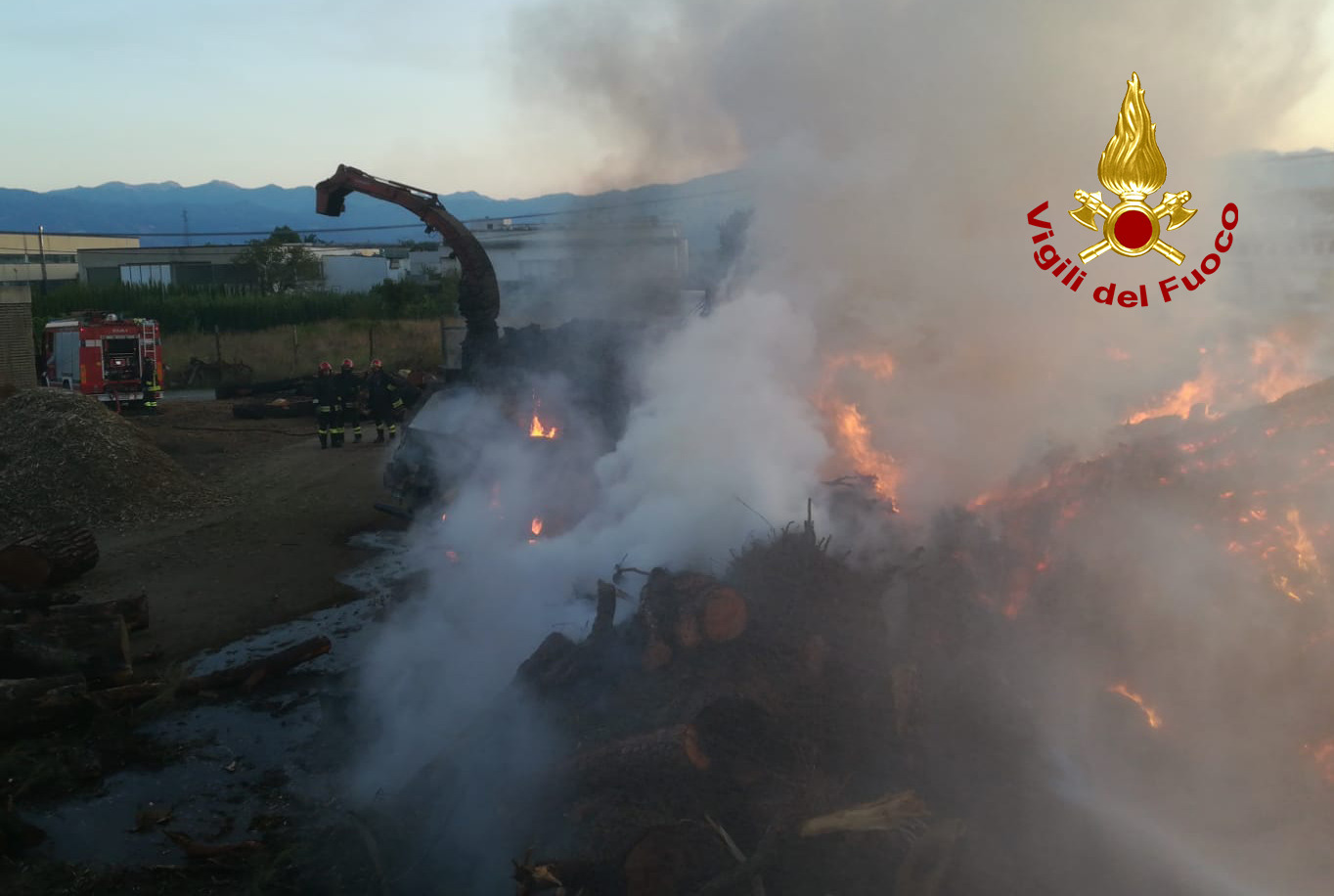 Grande incendio in una ditta a Casalguidi