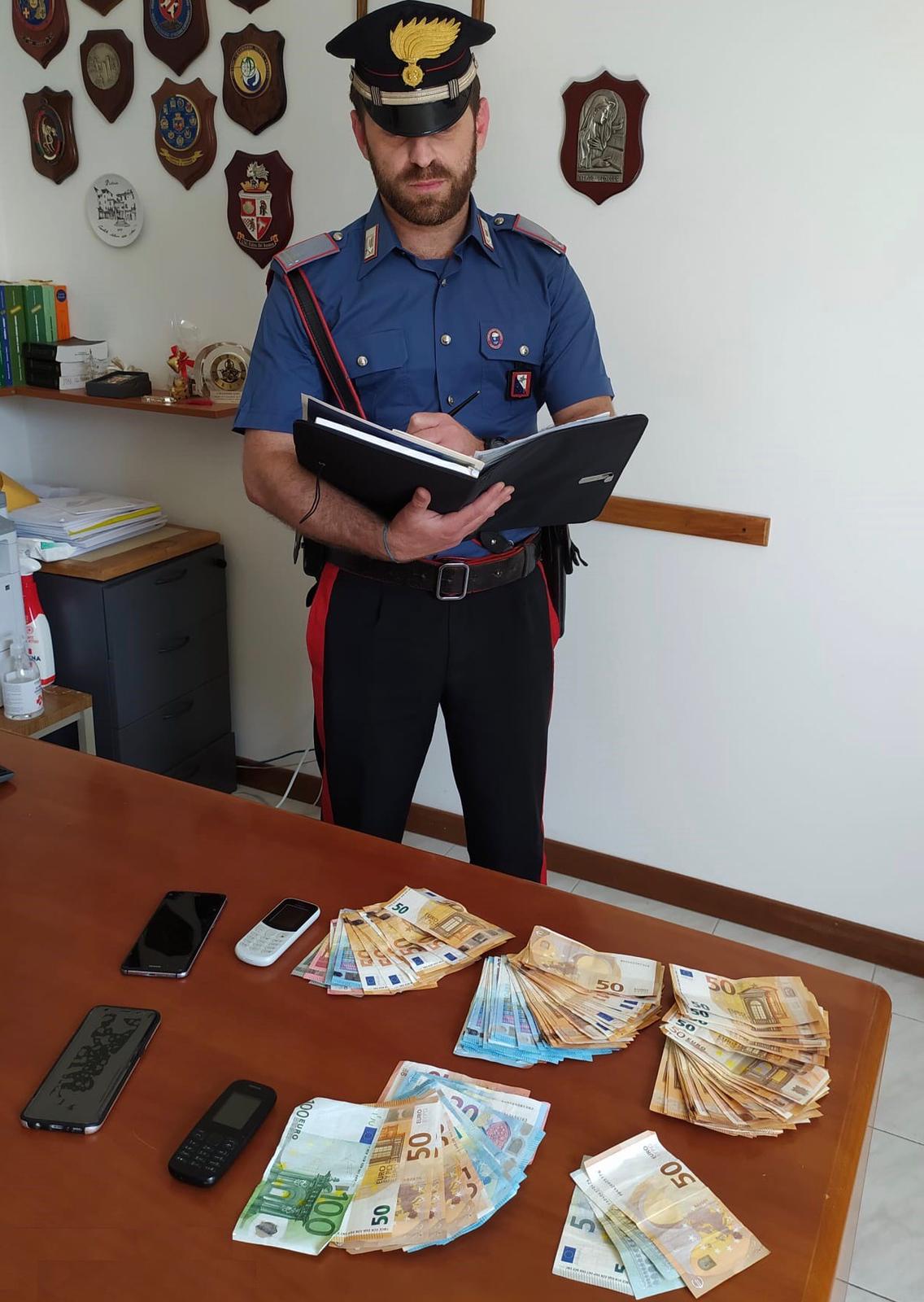 Cronaca, Carabinieri: due arresti per spaccio "a domicilio