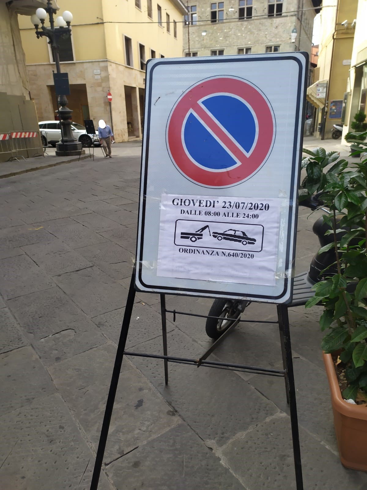 Divieto di sosta in via Roma...disagio dei residenti